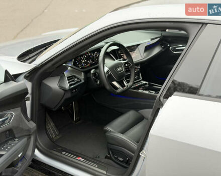 Серый Ауди RS e-tron GT, объемом двигателя 0 л и пробегом 39 тыс. км за 69500 $, фото 16 на Automoto.ua