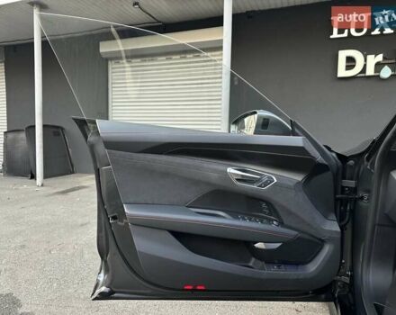 Сірий Ауді RS e-tron GT, об'ємом двигуна 0 л та пробігом 24 тис. км за 79900 $, фото 41 на Automoto.ua