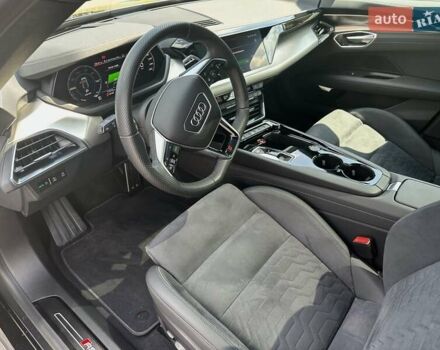 Серый Ауди RS e-tron GT, объемом двигателя 0 л и пробегом 18 тыс. км за 72500 $, фото 7 на Automoto.ua
