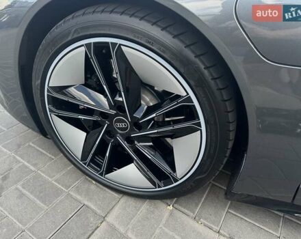 Серый Ауди RS e-tron GT, объемом двигателя 0 л и пробегом 18 тыс. км за 72500 $, фото 2 на Automoto.ua