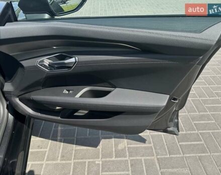 Сірий Ауді RS e-tron GT, об'ємом двигуна 0 л та пробігом 18 тис. км за 72900 $, фото 4 на Automoto.ua
