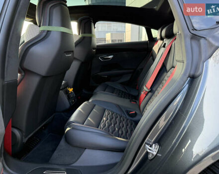 Ауді RS e-tron GT 2023 у Харкові на Automoto.ua Сірий Ауді RS e-tron GT, об'ємом двигуна 0 л та пробігом 11 тис. км за 98000 $, фото 27 на Automoto.ua