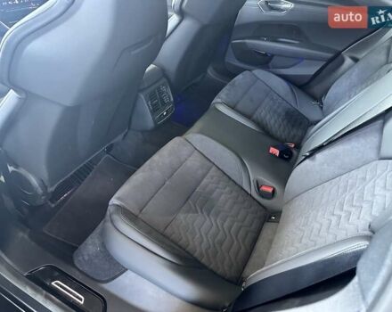 Серый Ауди RS e-tron GT, объемом двигателя 0 л и пробегом 18 тыс. км за 72500 $, фото 29 на Automoto.ua