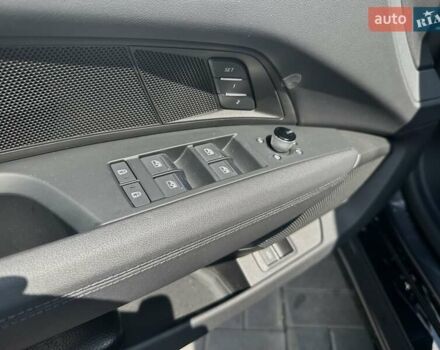 Сірий Ауді RS e-tron GT, об'ємом двигуна 0 л та пробігом 18 тис. км за 72900 $, фото 12 на Automoto.ua