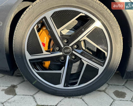 Серый Ауди RS e-tron GT, объемом двигателя 0 л и пробегом 8 тыс. км за 74000 $, фото 24 на Automoto.ua