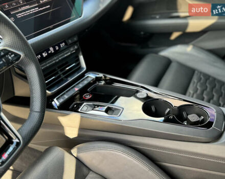 Серый Ауди RS e-tron GT, объемом двигателя 0 л и пробегом 8 тыс. км за 74000 $, фото 29 на Automoto.ua