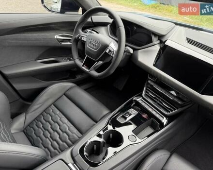 Серый Ауди RS e-tron GT, объемом двигателя 0 л и пробегом 7 тыс. км за 78000 $, фото 26 на Automoto.ua