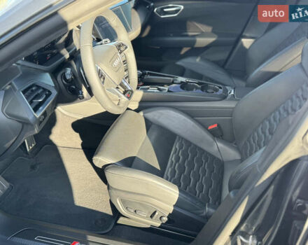 Серый Ауди RS e-tron GT, объемом двигателя 0 л и пробегом 8 тыс. км за 74000 $, фото 26 на Automoto.ua