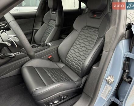 Серый Ауди RS e-tron GT, объемом двигателя 0 л и пробегом 7 тыс. км за 78000 $, фото 9 на Automoto.ua