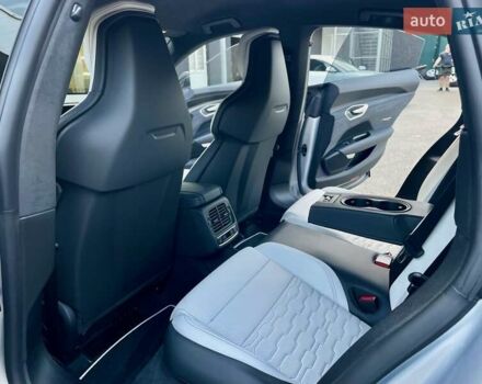 Сірий Ауді RS e-tron GT, об'ємом двигуна 0 л та пробігом 1 тис. км за 109900 $, фото 70 на Automoto.ua