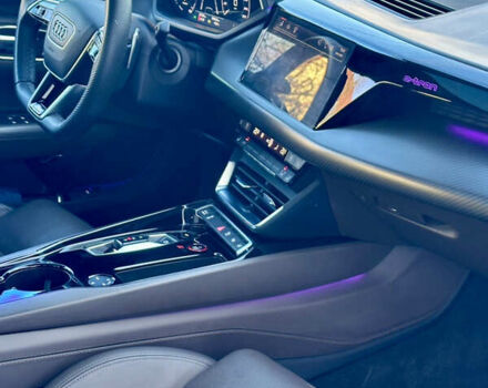 Синий Ауди RS e-tron GT, объемом двигателя 0 л и пробегом 27 тыс. км за 68000 $, фото 17 на Automoto.ua