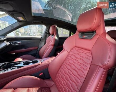 Синий Ауди RS e-tron GT, объемом двигателя 0 л и пробегом 5 тыс. км за 92500 $, фото 31 на Automoto.ua