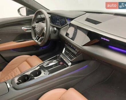 Зелений Ауді RS e-tron GT, об'ємом двигуна 0 л та пробігом 49 тис. км за 75900 $, фото 4 на Automoto.ua