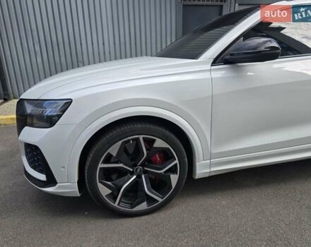 Белый Ауди RS Q8, объемом двигателя 4 л и пробегом 116 тыс. км за 89000 $, фото 4 на Automoto.ua