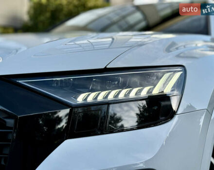 Білий Ауді RS Q8, об'ємом двигуна 4 л та пробігом 82 тис. км за 92500 $, фото 12 на Automoto.ua