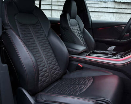 Чорний Ауді RS Q8, об'ємом двигуна 4 л та пробігом 174 тис. км за 76000 $, фото 34 на Automoto.ua