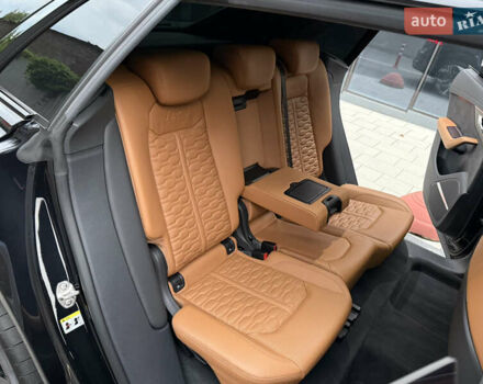 Черный Ауди RS Q8, объемом двигателя 4 л и пробегом 54 тыс. км за 94000 $, фото 54 на Automoto.ua