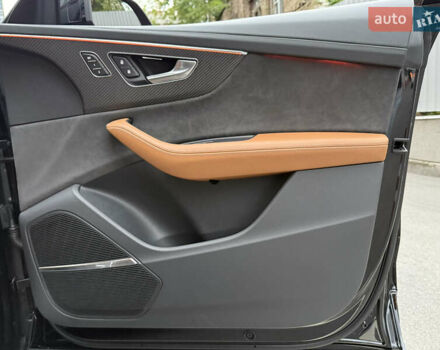 Черный Ауди RS Q8, объемом двигателя 4 л и пробегом 54 тыс. км за 94000 $, фото 59 на Automoto.ua