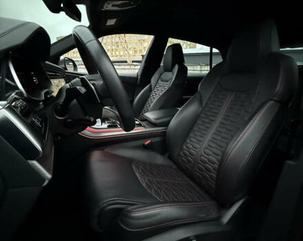 Чорний Ауді RS Q8, об'ємом двигуна 4 л та пробігом 174 тис. км за 76000 $, фото 32 на Automoto.ua