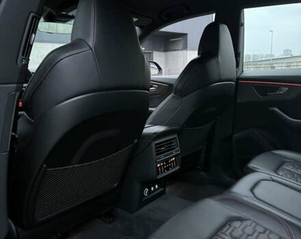 Чорний Ауді RS Q8, об'ємом двигуна 4 л та пробігом 174 тис. км за 76000 $, фото 50 на Automoto.ua