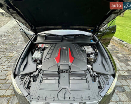 Чорний Ауді RS Q8, об'ємом двигуна 4 л та пробігом 90 тис. км за 89999 $, фото 134 на Automoto.ua