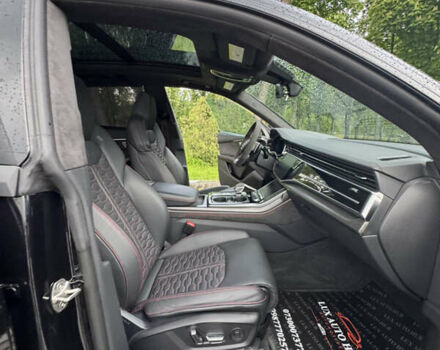 Чорний Ауді RS Q8, об'ємом двигуна 4 л та пробігом 90 тис. км за 89999 $, фото 18 на Automoto.ua