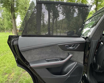 Чорний Ауді RS Q8, об'ємом двигуна 4 л та пробігом 90 тис. км за 89999 $, фото 82 на Automoto.ua