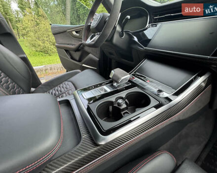 Чорний Ауді RS Q8, об'ємом двигуна 4 л та пробігом 90 тис. км за 89999 $, фото 31 на Automoto.ua