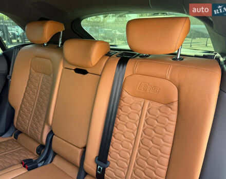 Чорний Ауді RS Q8, об'ємом двигуна 4 л та пробігом 90 тис. км за 88888 $, фото 16 на Automoto.ua