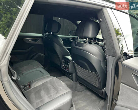 Чорний Ауді RS Q8, об'ємом двигуна 4 л та пробігом 17 тис. км за 112500 $, фото 30 на Automoto.ua