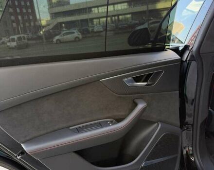 Чорний Ауді RS Q8, об'ємом двигуна 4 л та пробігом 13 тис. км за 139333 $, фото 15 на Automoto.ua