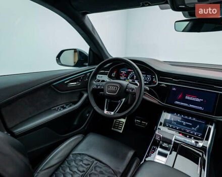 Чорний Ауді RS Q8, об'ємом двигуна 4 л та пробігом 69 тис. км за 106634 $, фото 9 на Automoto.ua
