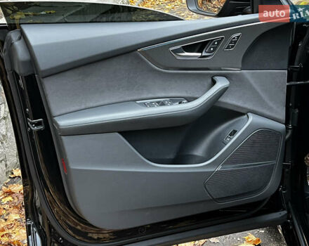 Черный Ауди RS Q8, объемом двигателя 4 л и пробегом 19 тыс. км за 108500 $, фото 24 на Automoto.ua