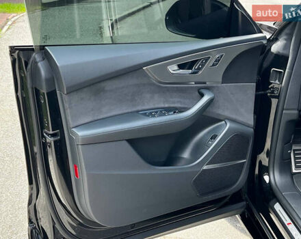 Чорний Ауді RS Q8, об'ємом двигуна 4 л та пробігом 17 тис. км за 112500 $, фото 17 на Automoto.ua