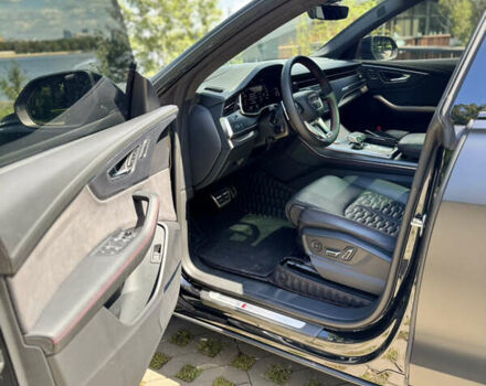 Чорний Ауді RS Q8, об'ємом двигуна 4 л та пробігом 24 тис. км за 127000 $, фото 34 на Automoto.ua