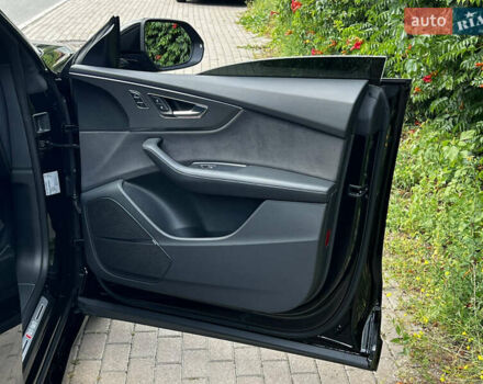 Ауді RS Q8 2023 у Києві на Automoto.ua Чорний Ауді RS Q8, об'ємом двигуна 4 л та пробігом 18 тис. км за 108990 $, фото 18 на Automoto.ua