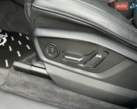 Чорний Ауді RS Q8, об'ємом двигуна 4 л та пробігом 37 тис. км за 125500 $, фото 44 на Automoto.ua