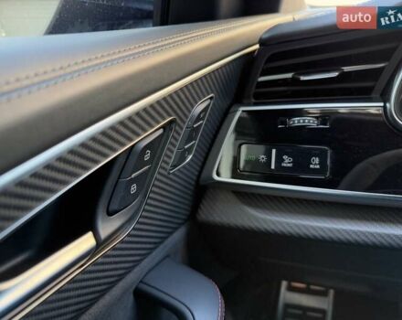 Чорний Ауді RS Q8, об'ємом двигуна 4 л та пробігом 13 тис. км за 139333 $, фото 38 на Automoto.ua