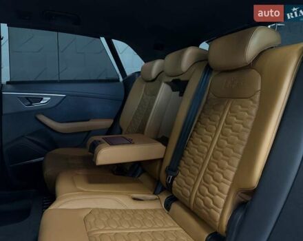 Чорний Ауді RS Q8, об'ємом двигуна 4 л та пробігом 9 тис. км за 153500 $, фото 61 на Automoto.ua
