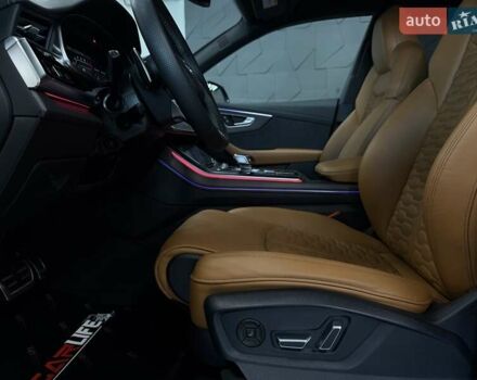 Чорний Ауді RS Q8, об'ємом двигуна 4 л та пробігом 9 тис. км за 153500 $, фото 49 на Automoto.ua