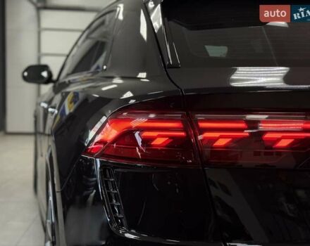 Чорний Ауді RS Q8, об'ємом двигуна 4 л та пробігом 9 тис. км за 153500 $, фото 32 на Automoto.ua
