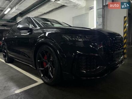 Ауді RS Q8 2023 у Києві на Automoto.ua Чорний Ауді RS Q8, об'ємом двигуна 4 л та пробігом 16 тис. км за 138300 $, фото 1 на Automoto.ua