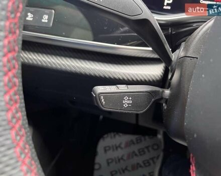 Червоний Ауді RS Q8, об'ємом двигуна 4 л та пробігом 58 тис. км за 91900 $, фото 27 на Automoto.ua