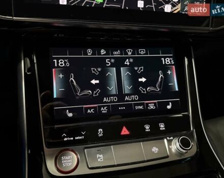 Сірий Ауді RS Q8, об'ємом двигуна 4 л та пробігом 67 тис. км за 91500 $, фото 66 на Automoto.ua