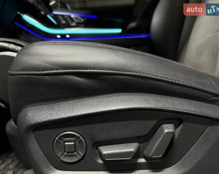 Сірий Ауді RS Q8, об'ємом двигуна 4 л та пробігом 67 тис. км за 91500 $, фото 42 на Automoto.ua