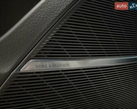 Сірий Ауді RS Q8, об'ємом двигуна 4 л та пробігом 67 тис. км за 91500 $, фото 35 на Automoto.ua