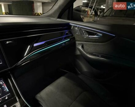 Сірий Ауді RS Q8, об'ємом двигуна 4 л та пробігом 67 тис. км за 91500 $, фото 69 на Automoto.ua