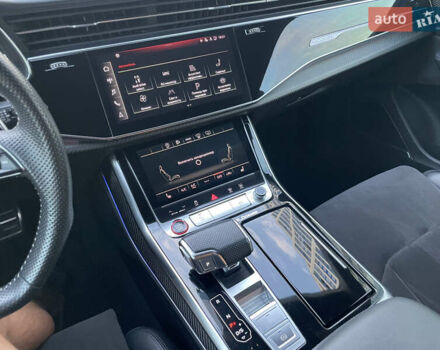 Сірий Ауді RS Q8, об'ємом двигуна 4 л та пробігом 94 тис. км за 84900 $, фото 39 на Automoto.ua
