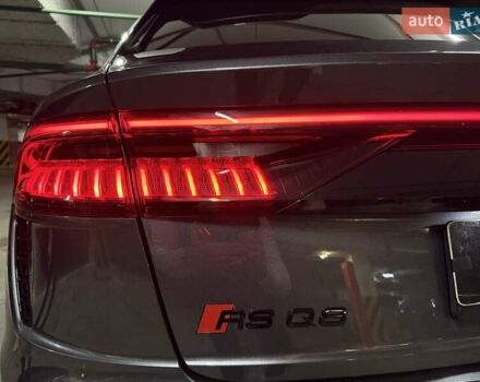Сірий Ауді RS Q8, об'ємом двигуна 4 л та пробігом 67 тис. км за 91500 $, фото 28 на Automoto.ua