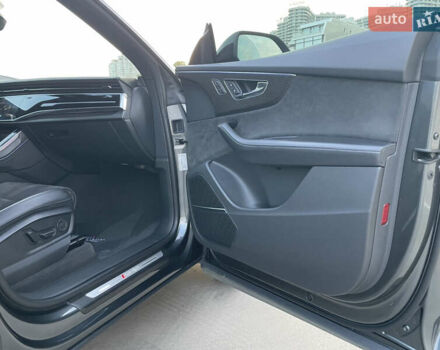 Сірий Ауді RS Q8, об'ємом двигуна 4 л та пробігом 94 тис. км за 84900 $, фото 35 на Automoto.ua